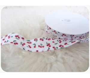 Schrägband mit Kirschen