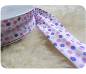 Schrägband mit Punkten